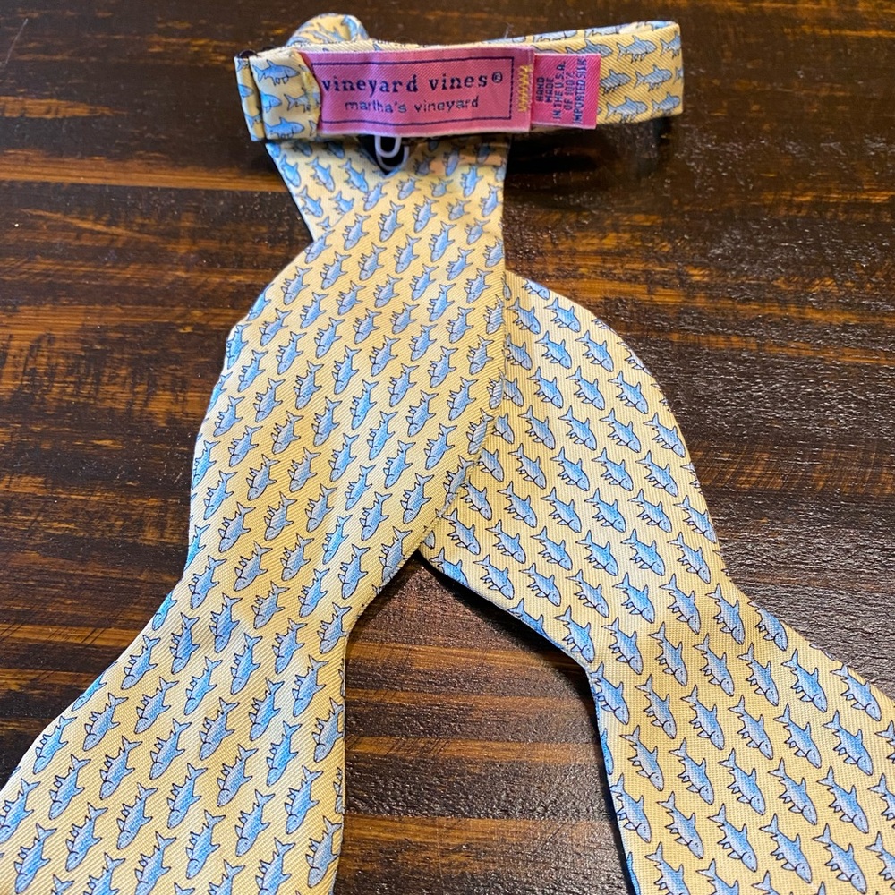Vineyard Vines men’s bow tie